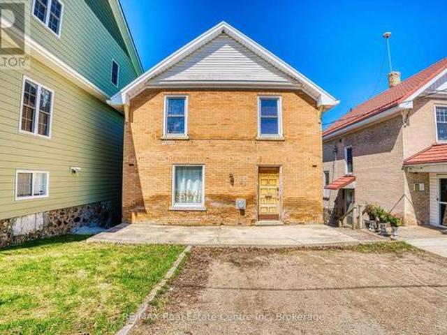 34 Wellington Street, Mapleton, ON, N0G 1P0 house for sale | Listing ID X12774 | Royal LePage