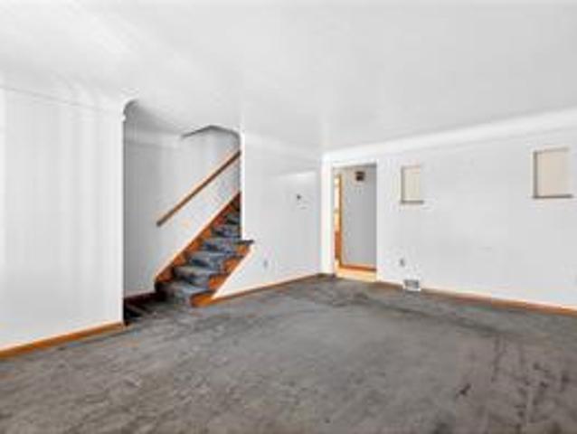 34 Westmoreland Dr