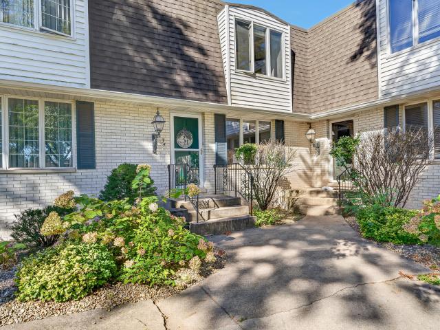 34 Woodhollow Drive