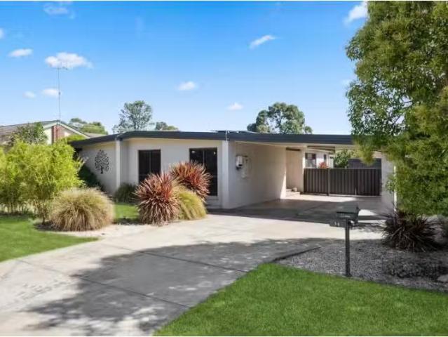 34 Alder Street, Golden Square House for rent Listed by Meaga.