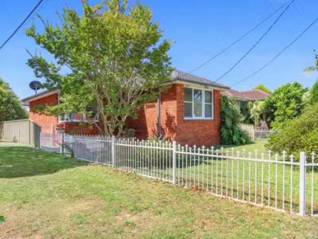 34 Balmoral Road, Mortdale House for rent Listed by Frankie R.