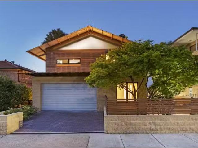 34 Bay Road, Russell Lea House for rent Listed by Luke Turner.