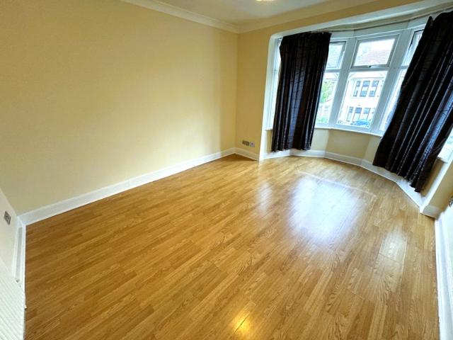3/4 Bed House Gants Hill £2295 Pcm