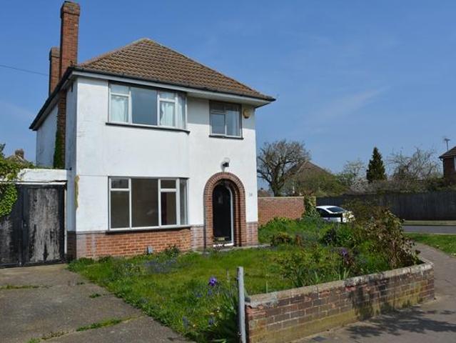 3/4 Bedroom Detached House. 3 bed detached house to rent £1,650 pcm £381 pw