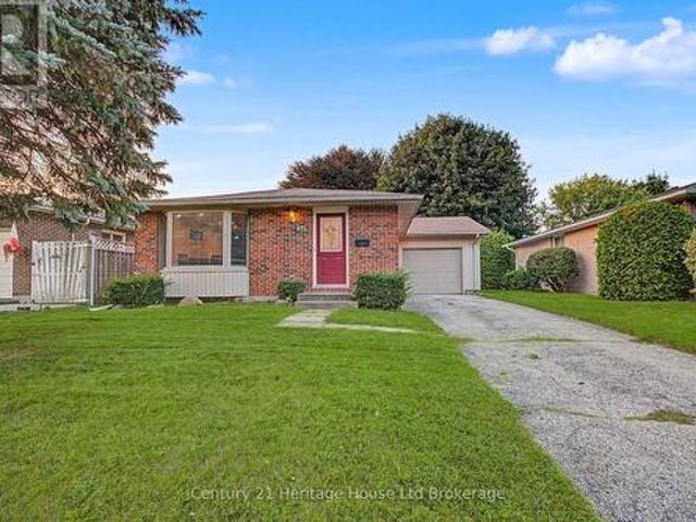 34 Centennial Avenue, Tillsonburg, ON, N4G 4R6 house for sale | Listing ID X13736 | Royal LePage