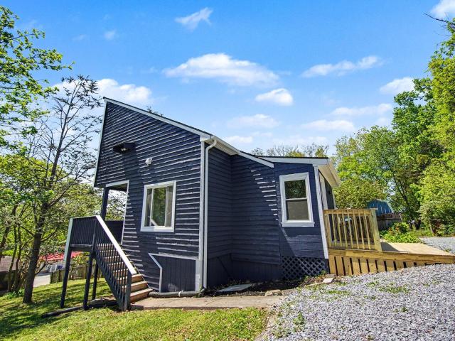 34 Circle Way