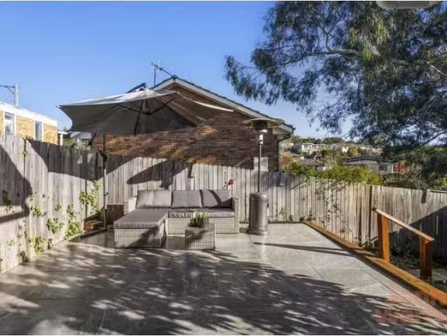 3/4 Fairmount Crescent, Karabar Townhouse for rent Listed by.