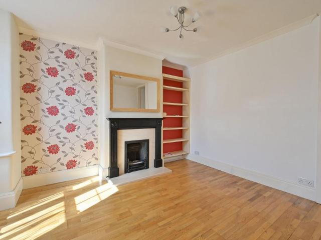 34 Garfield Street, Watford. 2 bed terraced house to rent £1,700 pcm £392 pw