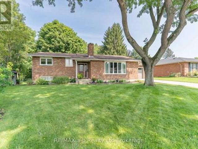 34 Glenridge Road, Tillsonburg, ON, N4G 4J7 house for sale | Listing ID X13681 | Royal LePage
