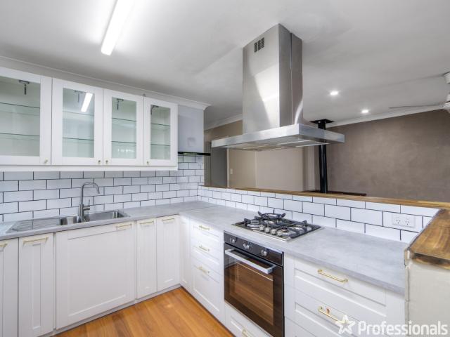34 Greenway AvenueThornlie WA 6108, Australia