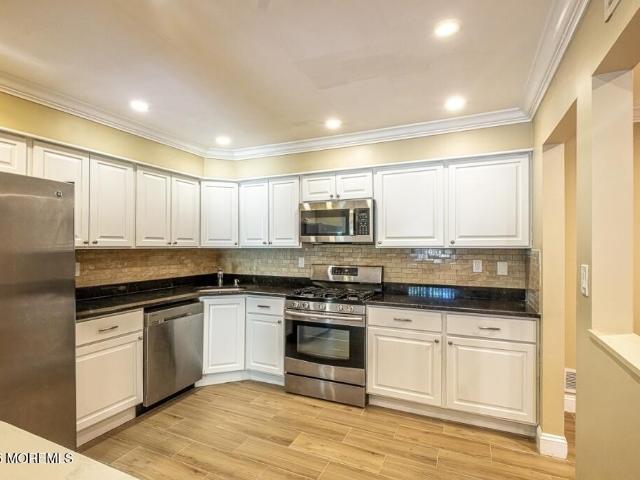 34 Harbor Circle