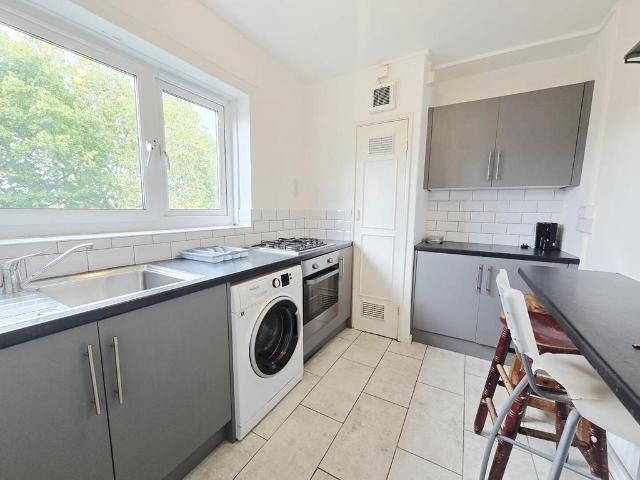 34 Highbury quadrant Highbury New. 3 bed flat to rent £2,995 pcm £691 pw