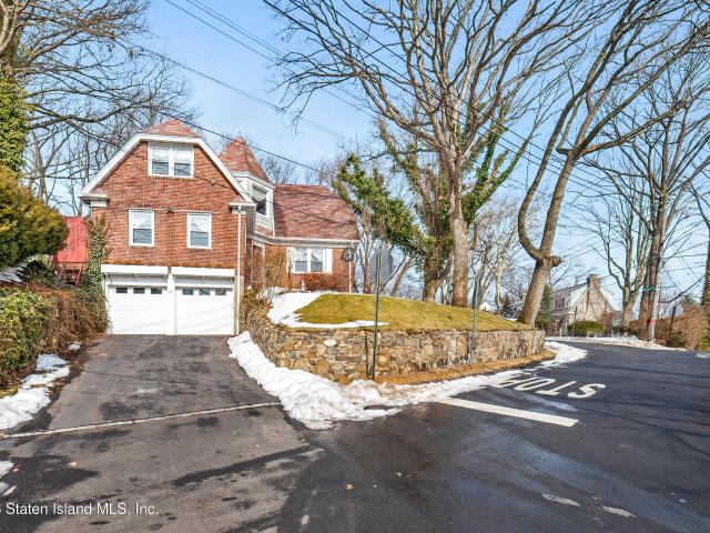 34 Holsman Road