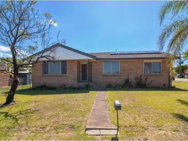 34 James Cook Avenue, SINGLETON House for rent Listed by Andr.