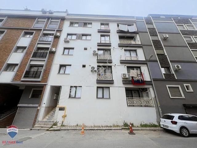 34 Karşıyaka Şemikler De Satılık 1+1 Daire