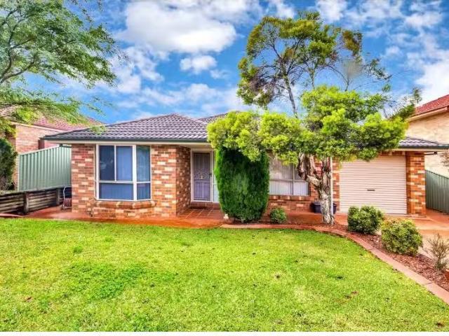 34 Kobina Avenue, GLENMORE PARK House for rent Listed by Pari.