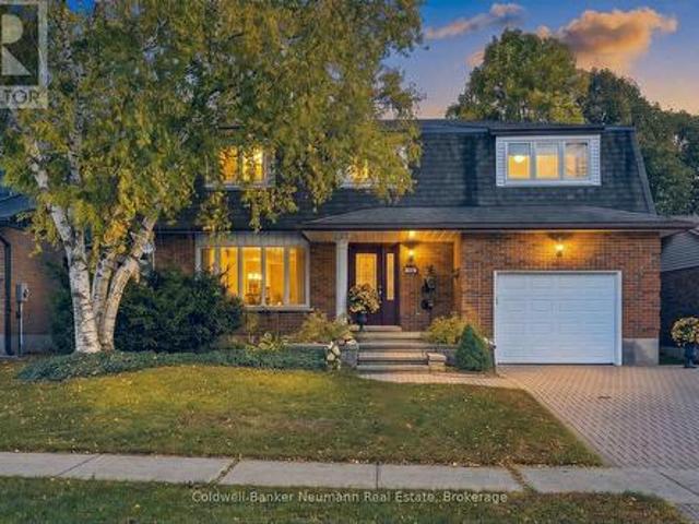 34 Kron Drive, Guelph Kortright West, ON, N1G 3B5 house for sale | Listing ID X14080 | Royal LePage