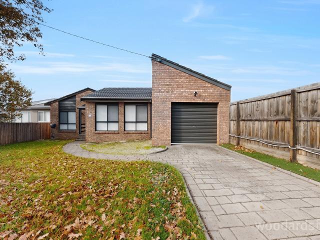 34 Loch Cres, Strathmore