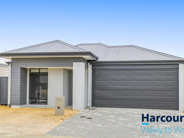 34 Lucerne Circuit, CHAMPION LAKES, WA 6111
