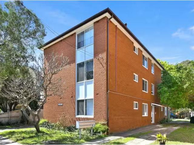 3/4 Maloney Street, Eastlakes Apartment for rent Listed by An.