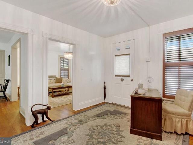 34 N Stratton Street