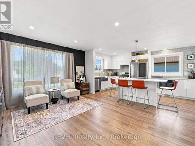 34 Oakwood Street, Port Colborne Main Street, ON, L3K 5E9 house for sale | Listing ID X13774 | Royal LePage