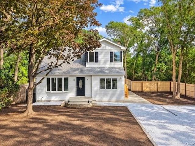 34 Pinelawn Ave, Shirley, NY 11967
