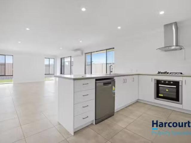 34 Pickering Avenue, PARMELIA, WA 6167 House for Rent