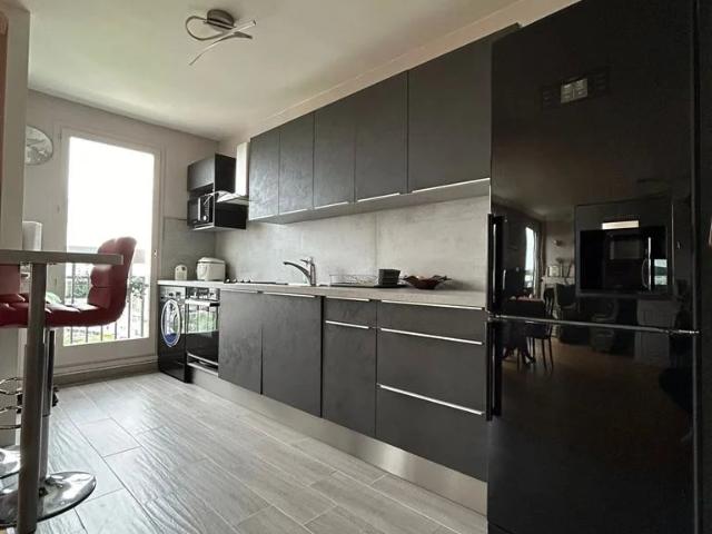 3/4 PIECES DERNIER ETAGE AVEC BALCON