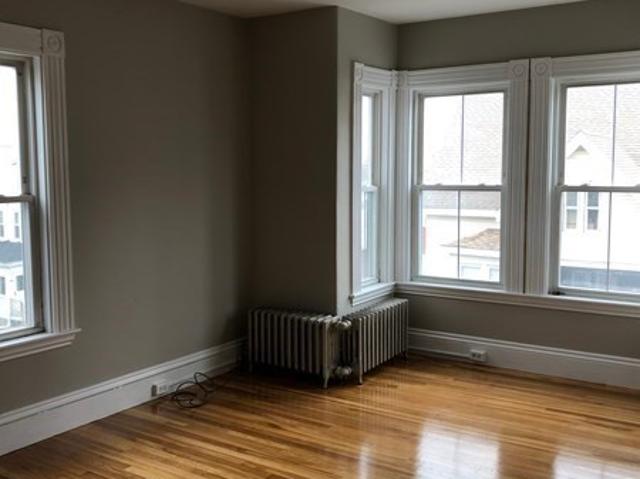 34 Pond St, 3 beds, 1 full bath