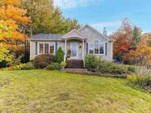 34 Rue Des Chênes, Granby, QC, J2J 1Z7 house for sale Listi.