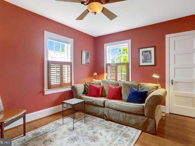 34 S Pershing Drive