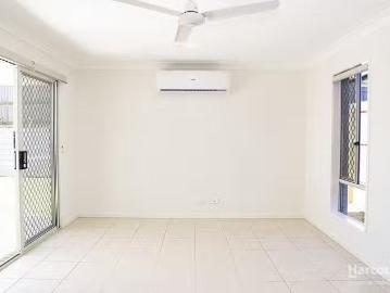 34 Solar Circuit, Spring Mountain, QLD 4300