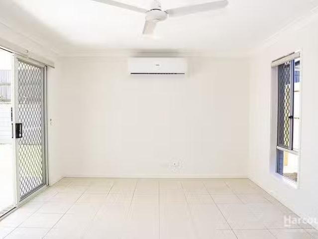 34 Solar Circuit, Spring Mountain, QLD 4300