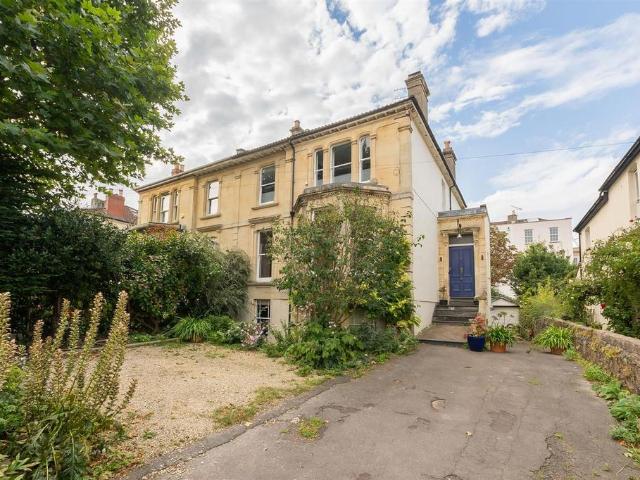 34 St. Matthews Road, Bristol, BS6 4 bed maisonette to rent £3,500 pcm £808 pw