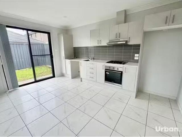 34A Tamarin Rock Avenue, Austral Apartment for rent Listed by.