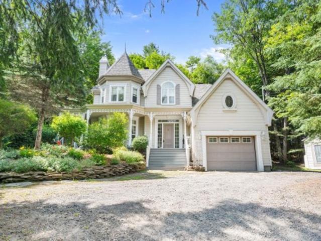 3505 Rue De La Colonie, Sainte Adèle, QC, J8B 3G3 house for sale | Listing ID 21481 | Royal LePage