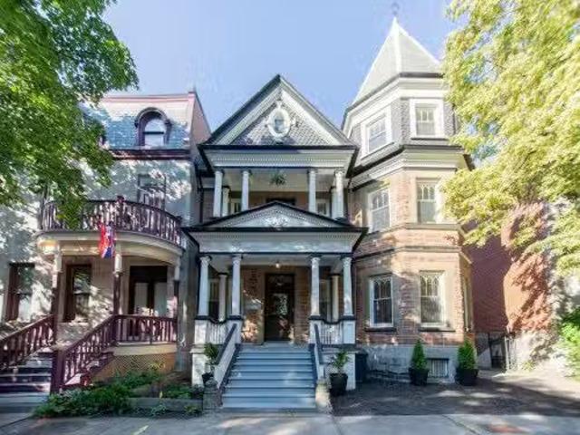 3500 Av. Laval, Montréal Le Plateau Mont Royal, QC, H2X 3C8.