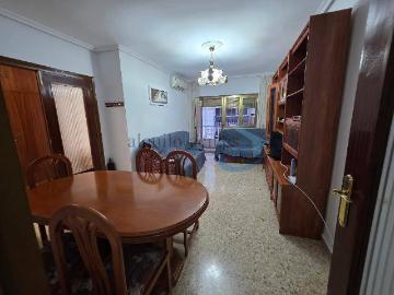 | 350 €, 100 m²