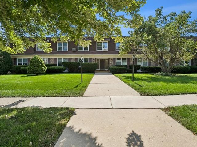 350 Brainerd Ave Apt 1B, Libertyville, IL 60048