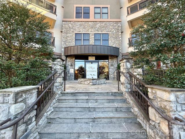 350 E Allen St, Unit 303, Hendersonville, NC 28792 | MLS #4361