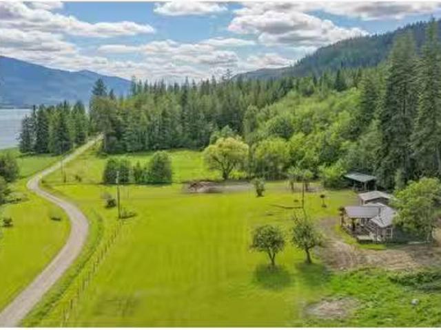 350 Lower Inonoaklin North Arm Road, Edgewood, BC, V0E 1J0 h.