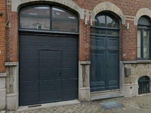 350 m2 apartment for rent in Charleroi