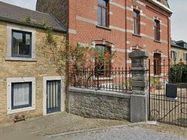 350 m2 apartment for rent in Profondeville