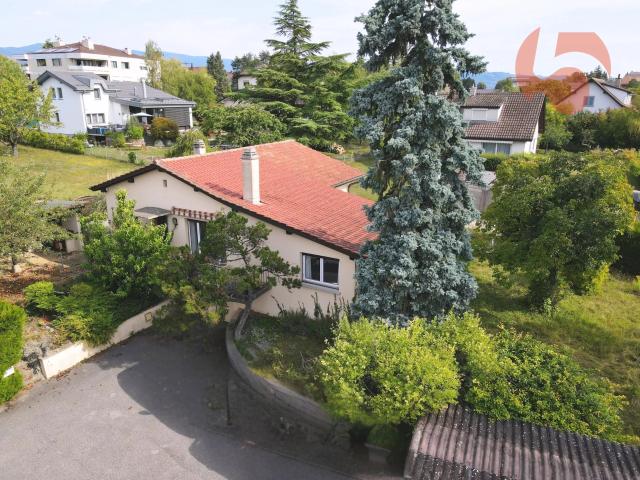 350 m vom Herzen von Prangins entfernt, ein Haus neu zu erfinden auf einem prächtigen Grundstück mit Bäumen