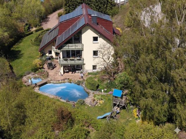 350 m² Wohnkomfort mit Wärmepumpe, 30 kWp PV und separater Praxis