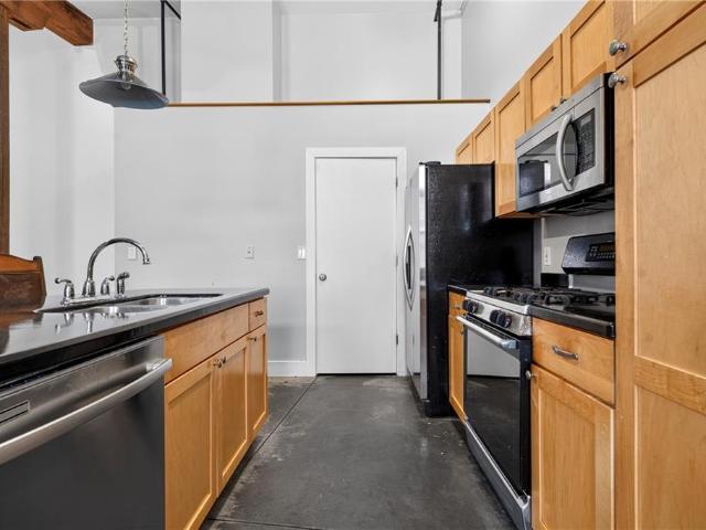 350 Peters Street SW 3