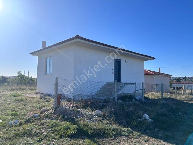 Uşak Merkeze Yakın 350m2 Arsa İçerisinde 1+1 Müstakil Ev Satılık