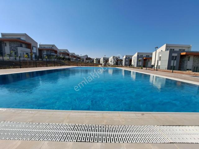 350m² Arsa İçinde 6+1 Yüzme Havuzlu Tripleks Villa