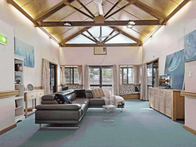 $350pw for 1 bed Self Contained Unit Walk to the Beach Emu Park